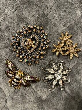 Decorative Bee and Crystal Brooch Set - Gold, Purple & Clear